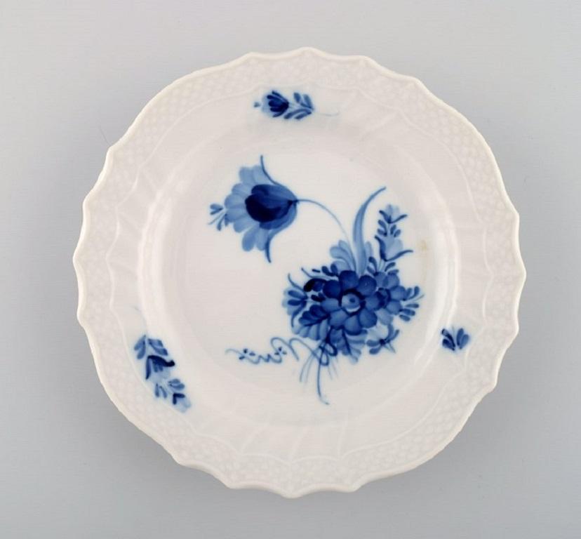 Servicio de café curvo con flores azules para ocho personas, Royal Copenhagen, años 1980 Porcelana en venta