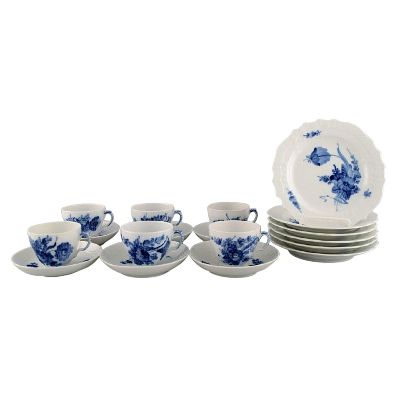 Servicio de café curvo con flores azules para seis personas, Royal Copenhagen, años 60
