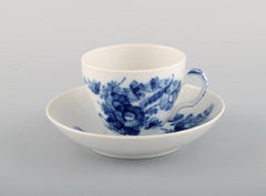 Servicio de café curvo con flores azules para doce personas, Royal Copenhagen, años 60