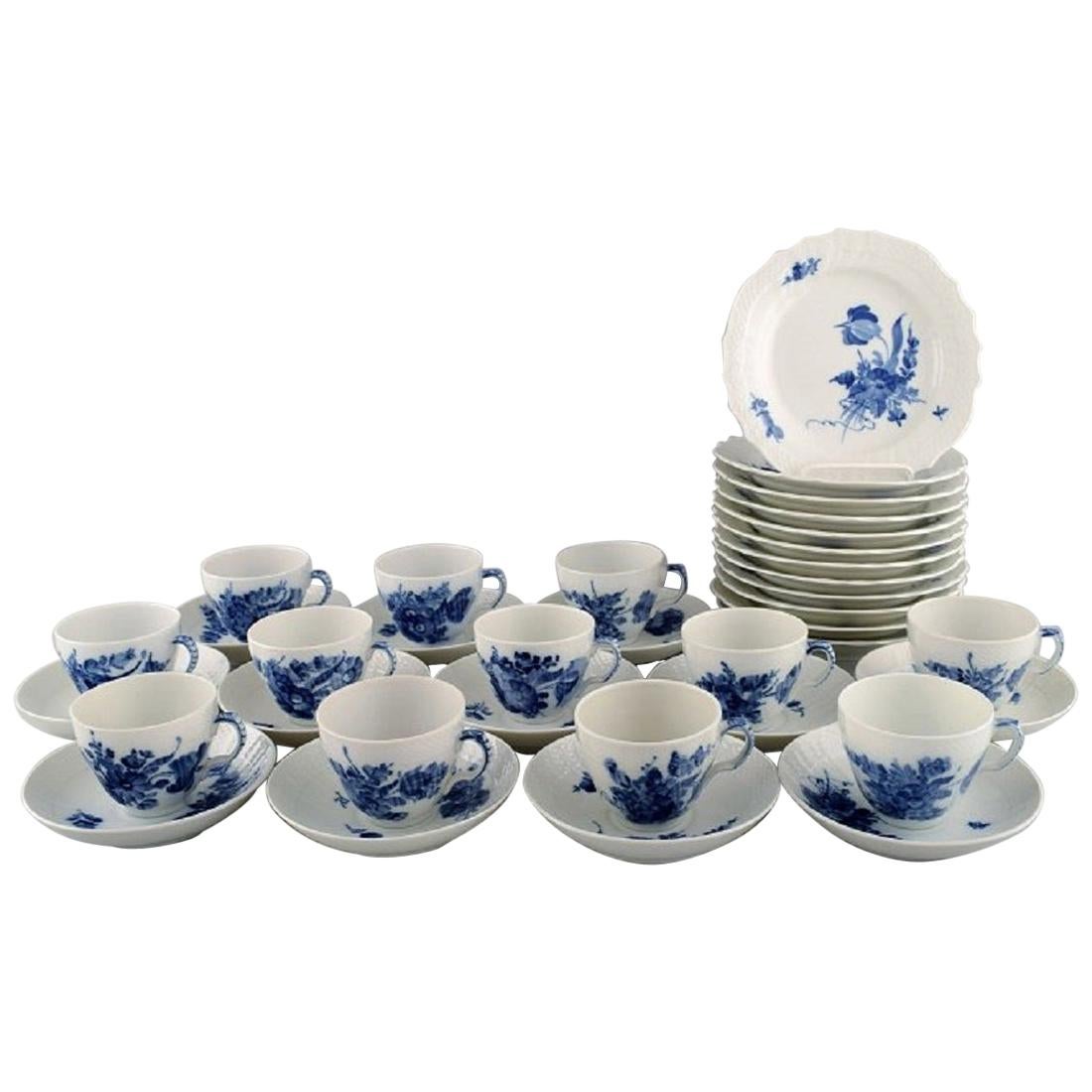 Servicio de café curvo con flores azules para doce personas, Royal Copenhagen, años 60