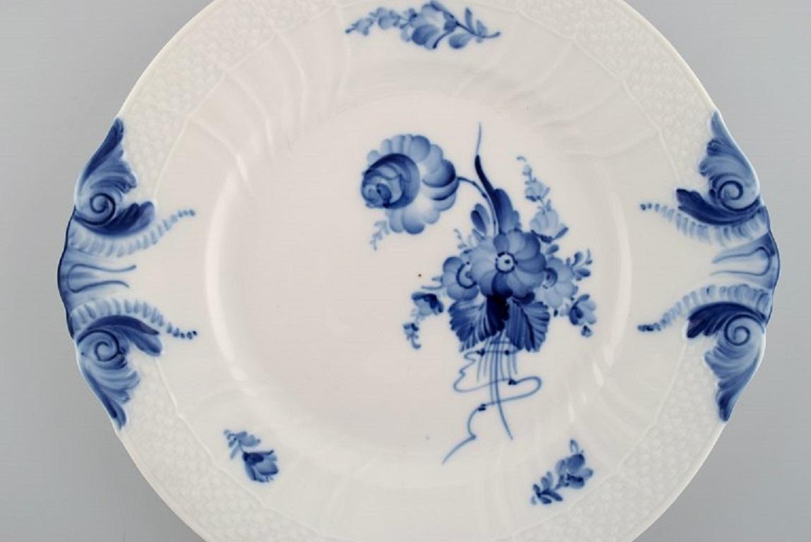 Royal Copenhagen blue flower curved dish. 
Model number 10/1864. Dated 1962.
Measures: 27.5 x 26 cm.
In excellent condition.
Stamped.
2nd factory quality.