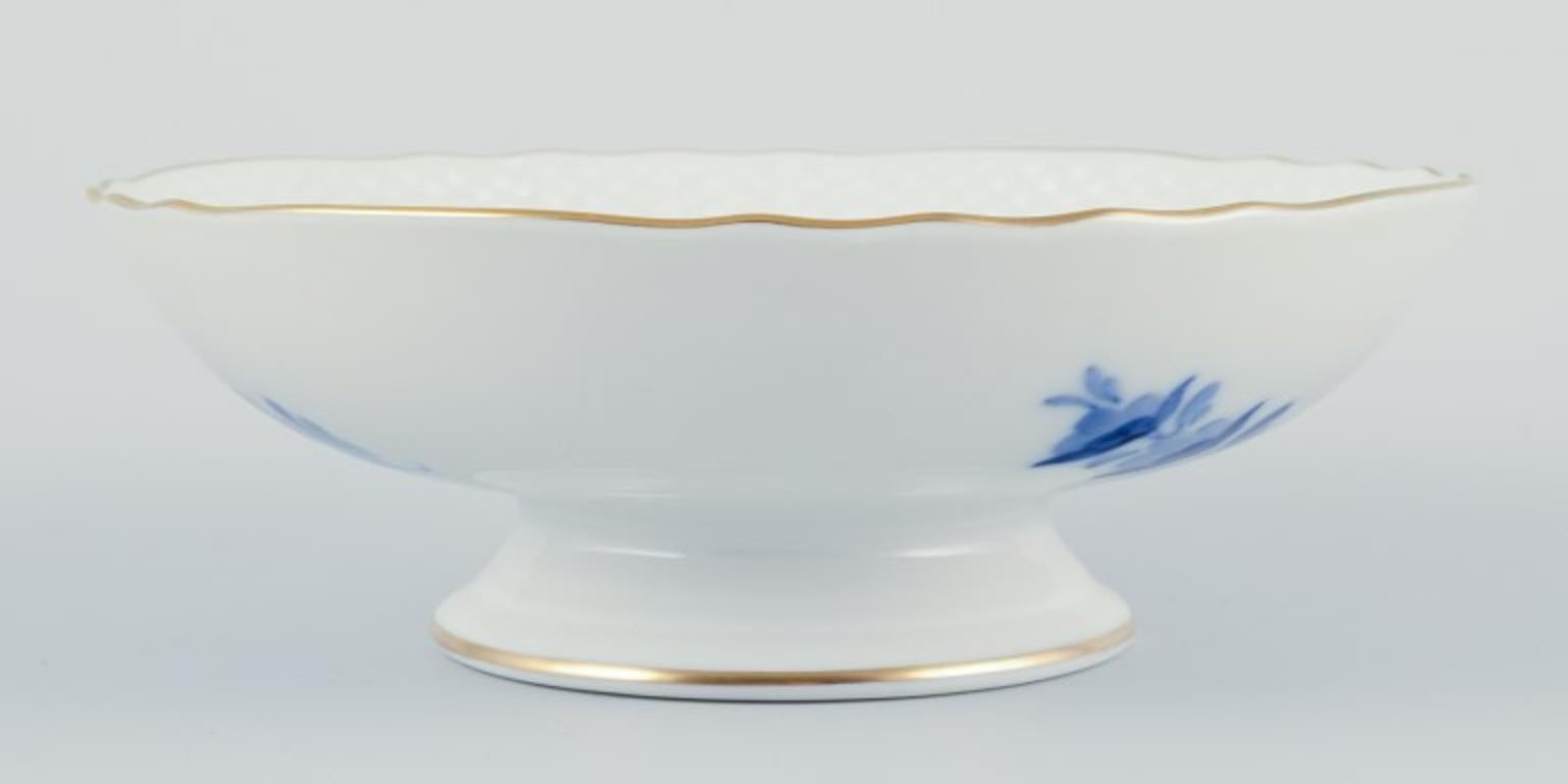 GEBRAUCHTWAREN SIND FÜR KUNDEN IN DEN USA, GROSSBRITANNIEN, AUSTRALIEN UND KANADA VON DEN EINFUHRZÖLLEN BEFREIT.   
DAHER FALLEN FÜR IHREN KAUF KEINE EINFUHRZÖLLE AN. 

Royal Copenhagen Blaue Blume Geschwungener, niedriger