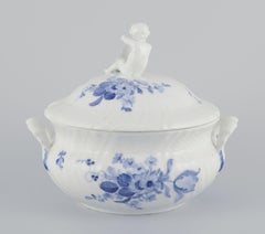 Royal Copenhagen Fiore blu curvo. Zuppiera rotonda in porcellana con coperchio e manici.