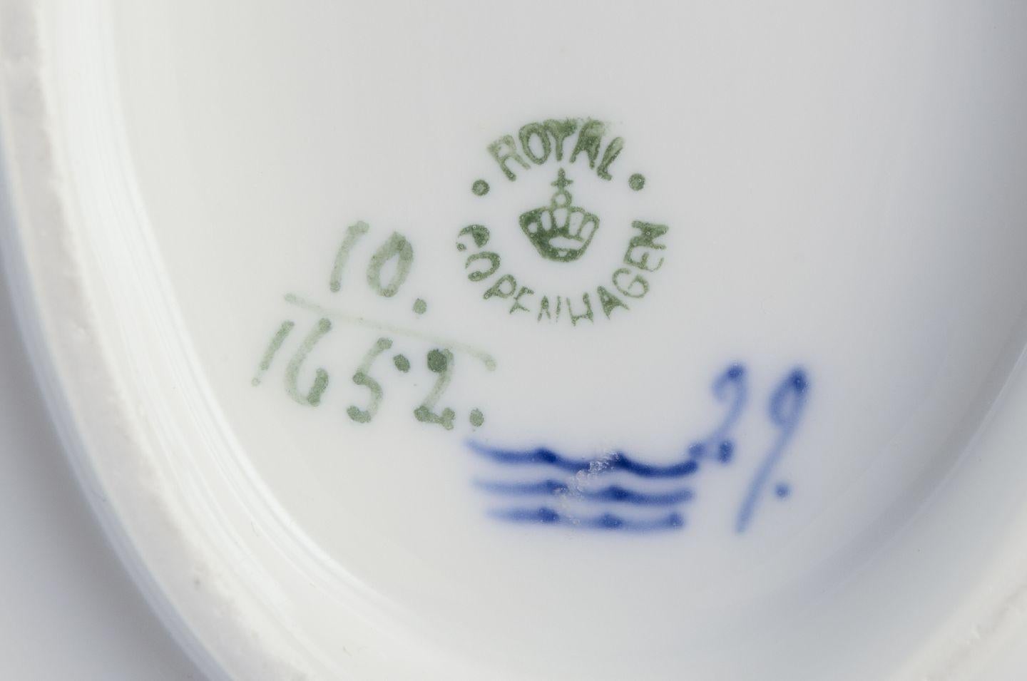 Royal Copenhagen Blue Flower Curved. Saucière avec couvercle sur la base. en vente 4