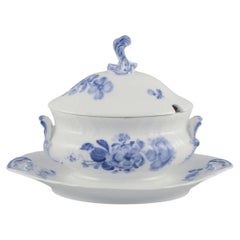 Royal Copenhagen Blue Flower Curved. Sauce boat with lid on base.