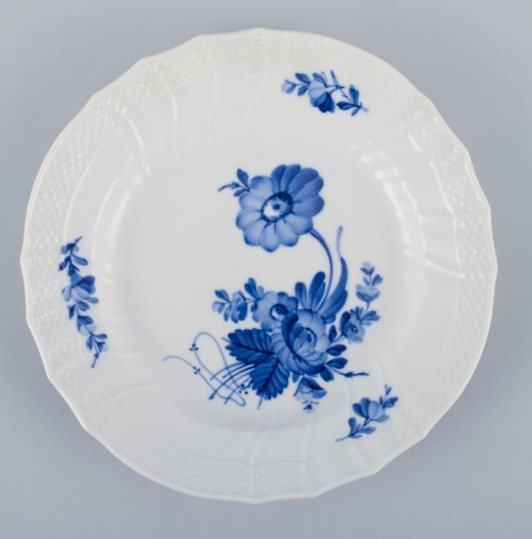 Royal Copenhagen Blue Flower Curved, a set of five small lunch plates.
Model: 10/1624.
Approximately 1930.
Marked.
Second factory quality.
In perfect condition.
Dimensions: Diameter 20.1 cm.