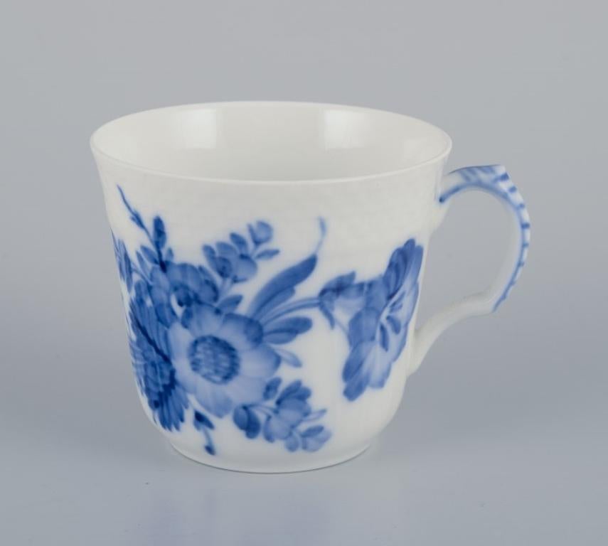 Danese Royal Copenhagen Fiore blu curvo. Set di sei tazze da caffè con  piattini. in vendita