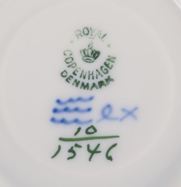 Blaue gebogene Royal Copenhagen-Blume. Set aus sechs Kaffeebechern mit Untertassen. im Angebot 2