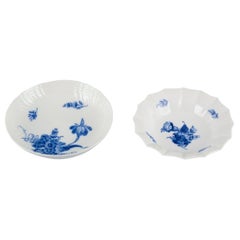 Royal Copenhagen, fleur bleue, plat et bol en porcelaine peints à la main.