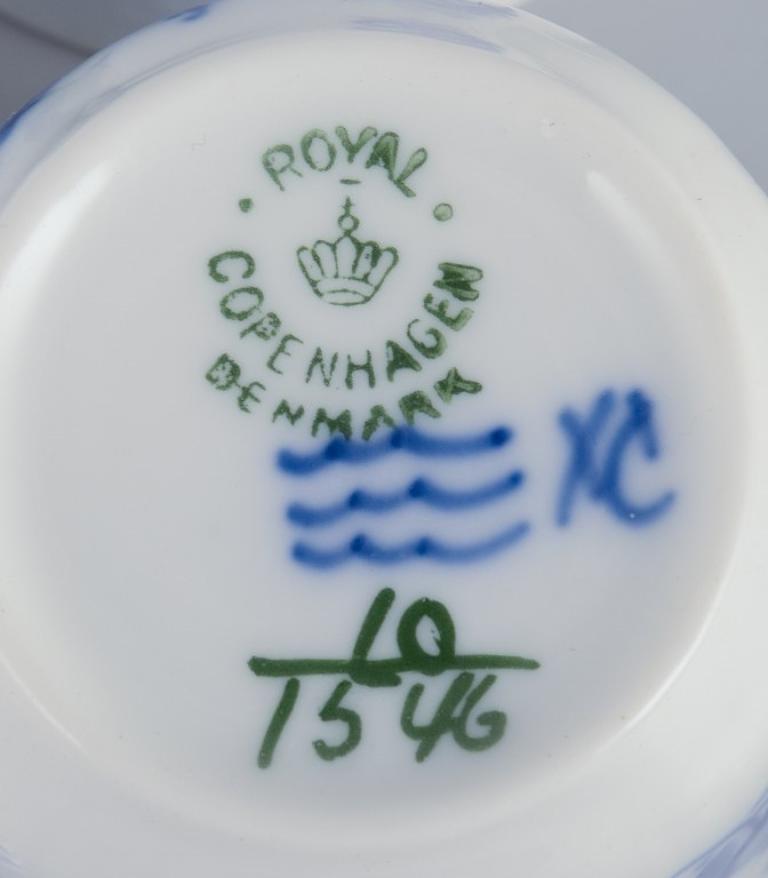 Blaue Royal Copenhagen-Blume. Set aus sechs Kaffeebechern mit Untertassen. im Angebot 2