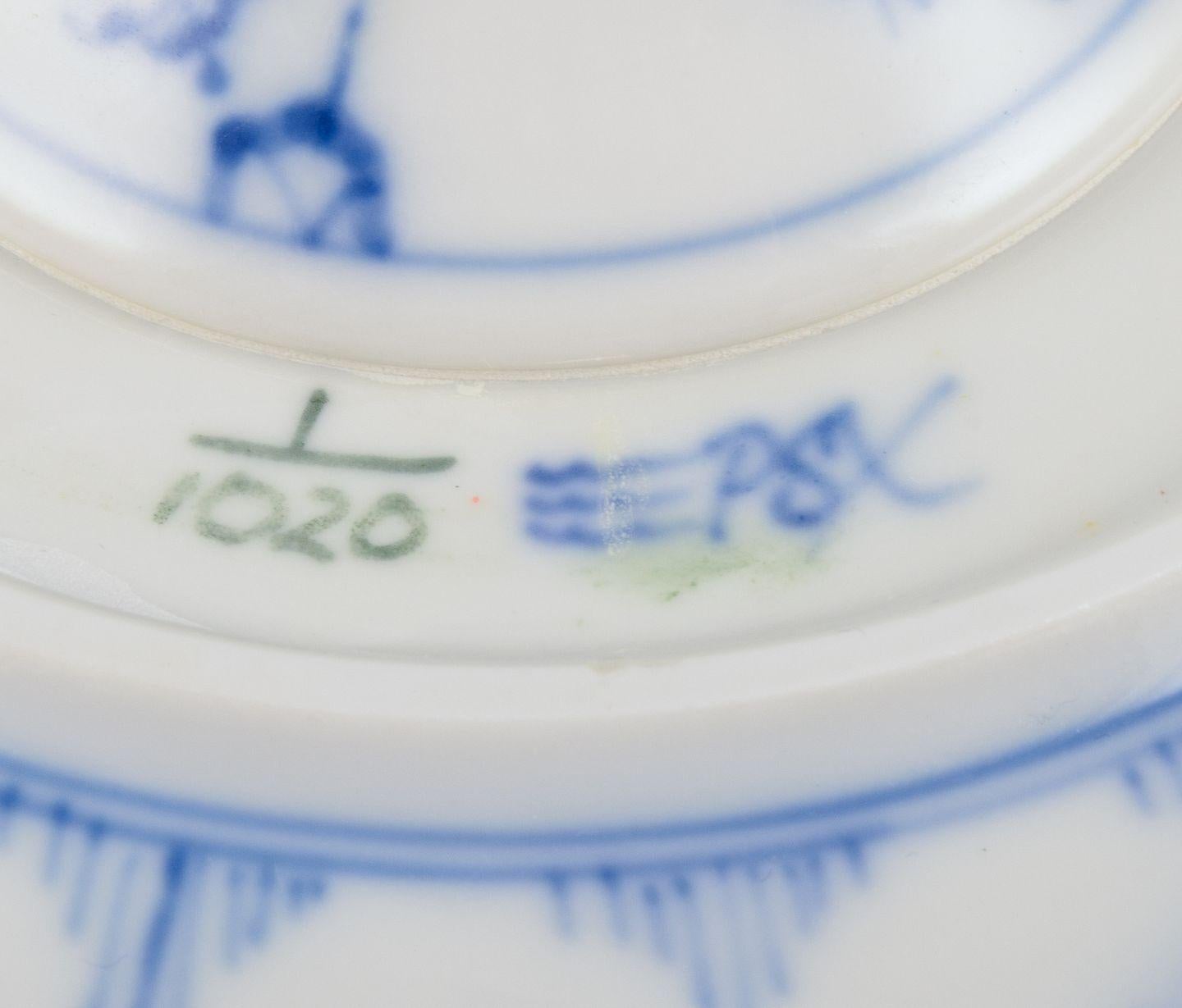 Royal Copenhagen Encaje Completo Acanalado Azul, centro de mesa de porcelana. 4