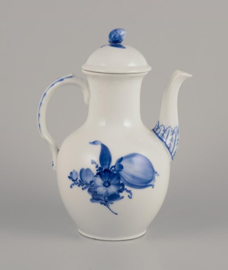 Dipinto a mano Royal Copenhagen Blue Fluted Full Lace, caffettiera. Circa anni '30 in vendita