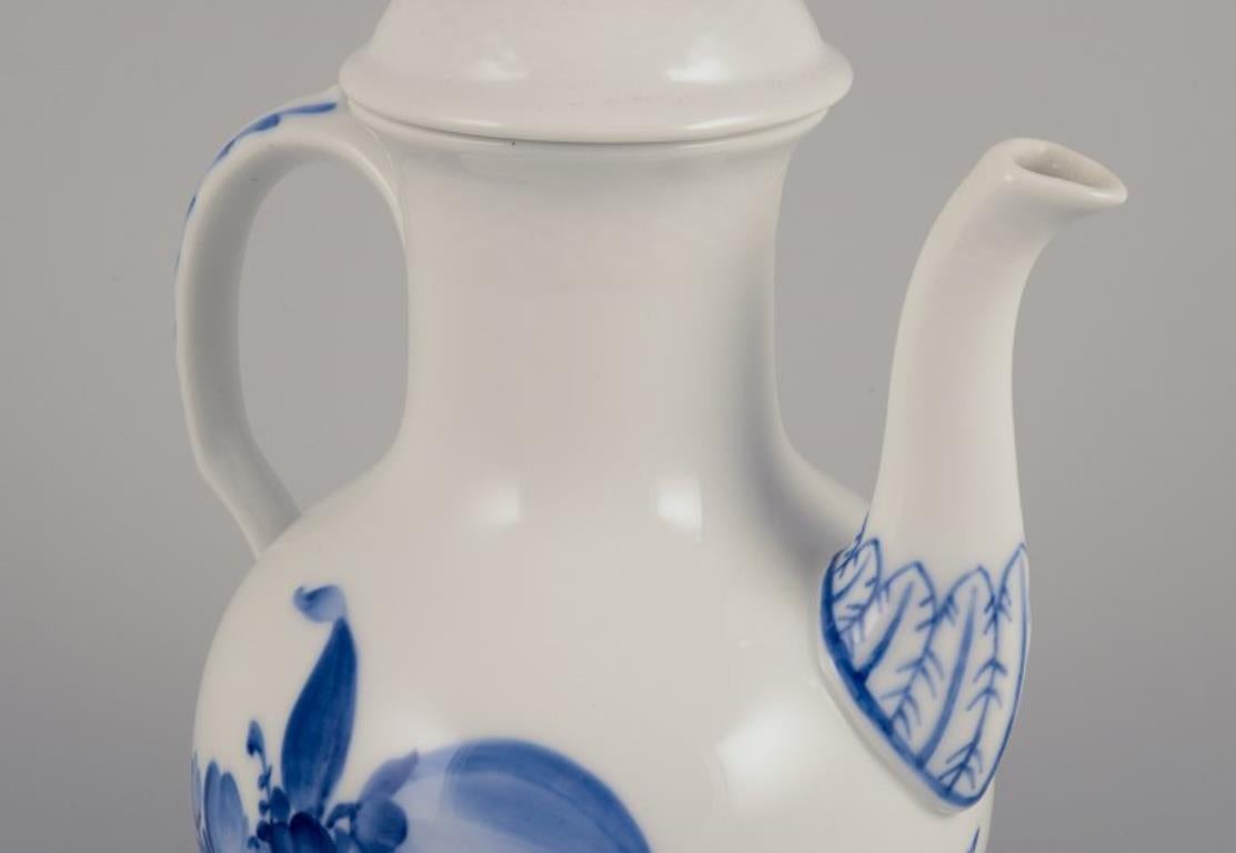 Porcellana Royal Copenhagen Blue Fluted Full Lace, caffettiera. Circa anni '30 in vendita