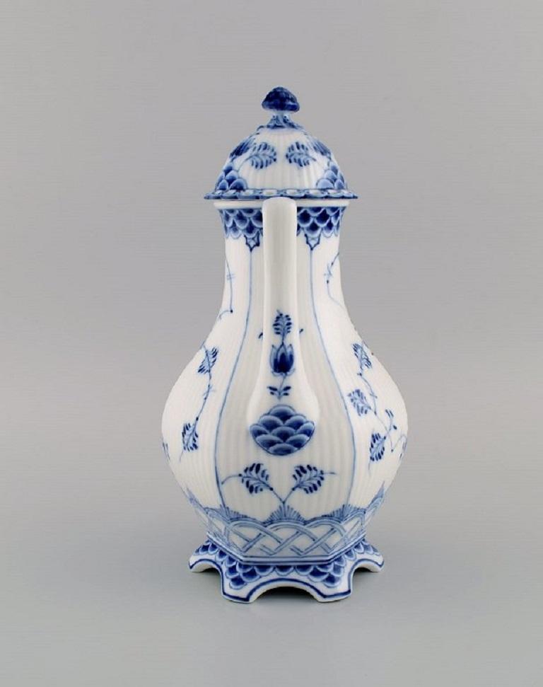 Metà XX secolo Caffettiera in porcellana Royal Copenhagen Blue Fluted Full Lace