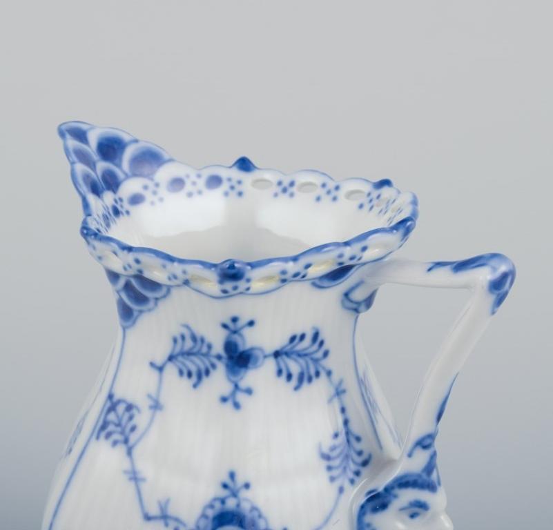Danese Cremiera in porcellana Royal Copenhagen Blue Fluted Full Lace.