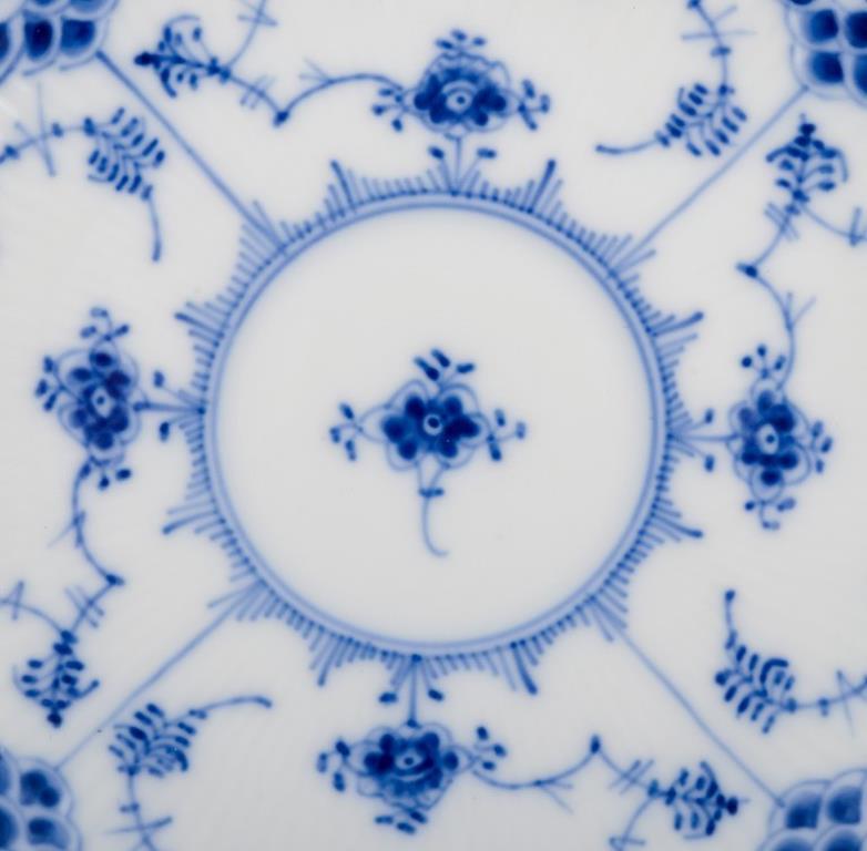 Encaje completo acanalado azul de Royal Copenhagen. Ocho pares de tazas de café con platillos en venta 3