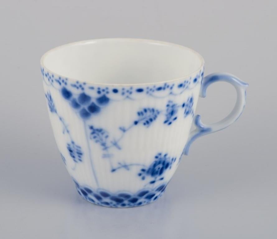 Royal Copenhagen Blau geriffelte Vollspitze. Fünf Deitasse-Tasse und Untertassen. (Dänisch) im Angebot