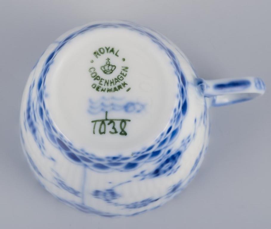 Royal Copenhagen Blau geriffelte Vollspitze. Fünf Deitasse-Tasse und Untertassen. im Angebot 3