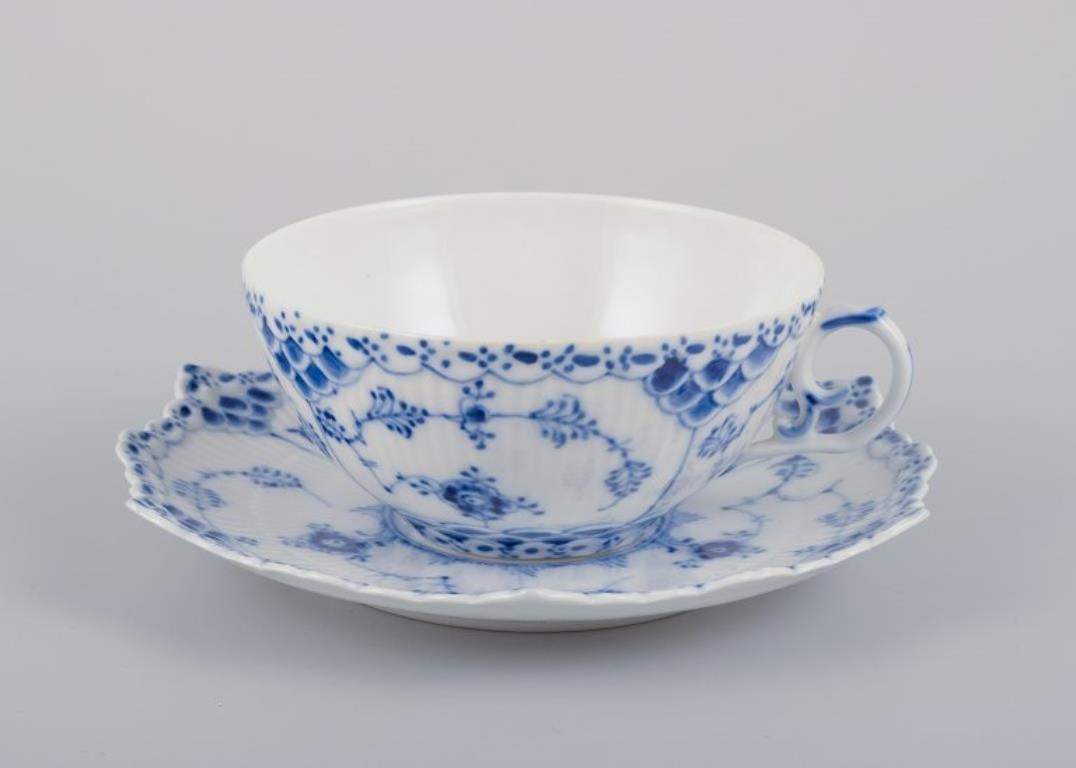 Royal Copenhagen Blue Fluted Full Lace, four pairs of large tea cups and saucers in porcelain.
Model number: 1/1130.
Dating: 1959.
Marked.
In perfect condition.
First factory quality.
Cup: Diameter 10.0 cm without handle x Height 4.7 cm.
Saucer: