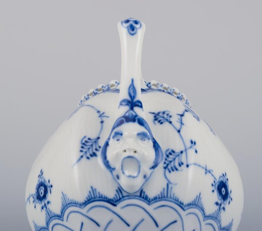 Royal Copenhagen Blue Fluted Full Lace, teiera grande in porcellana in vendita 2