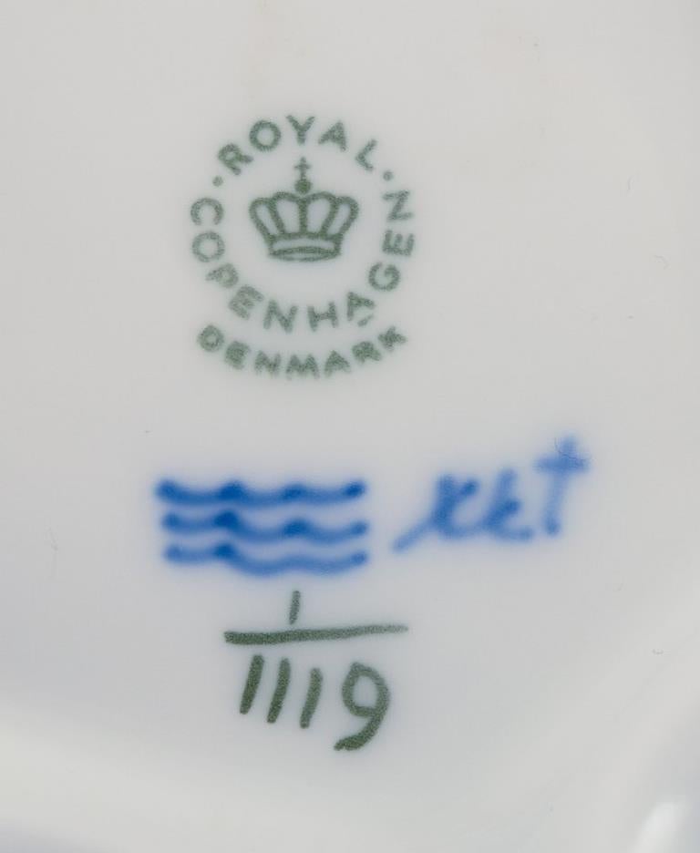 Royal Copenhagen Blue Fluted Full Lace. Large porcelain teapot. For Sale 4