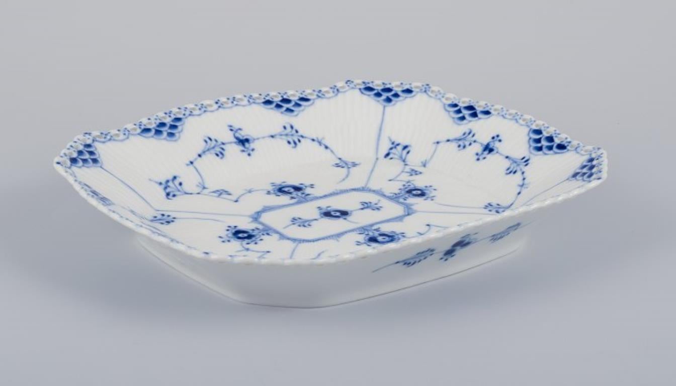 Danois Royal Copenhagen Blue Fluted Full Lace, bol carré en porcelaine. en vente
