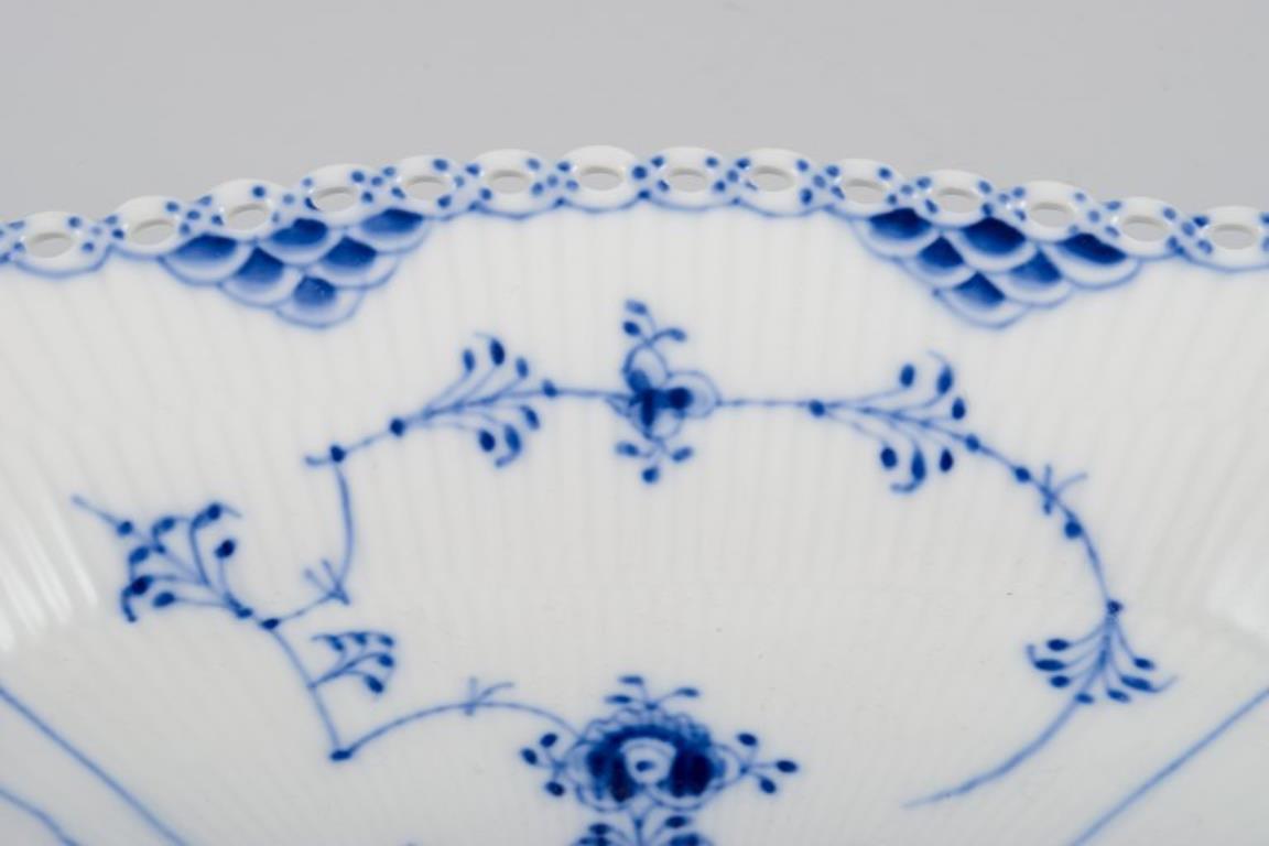 Royal Copenhagen Blue Fluted Full Lace, bol carré en porcelaine. en vente 1