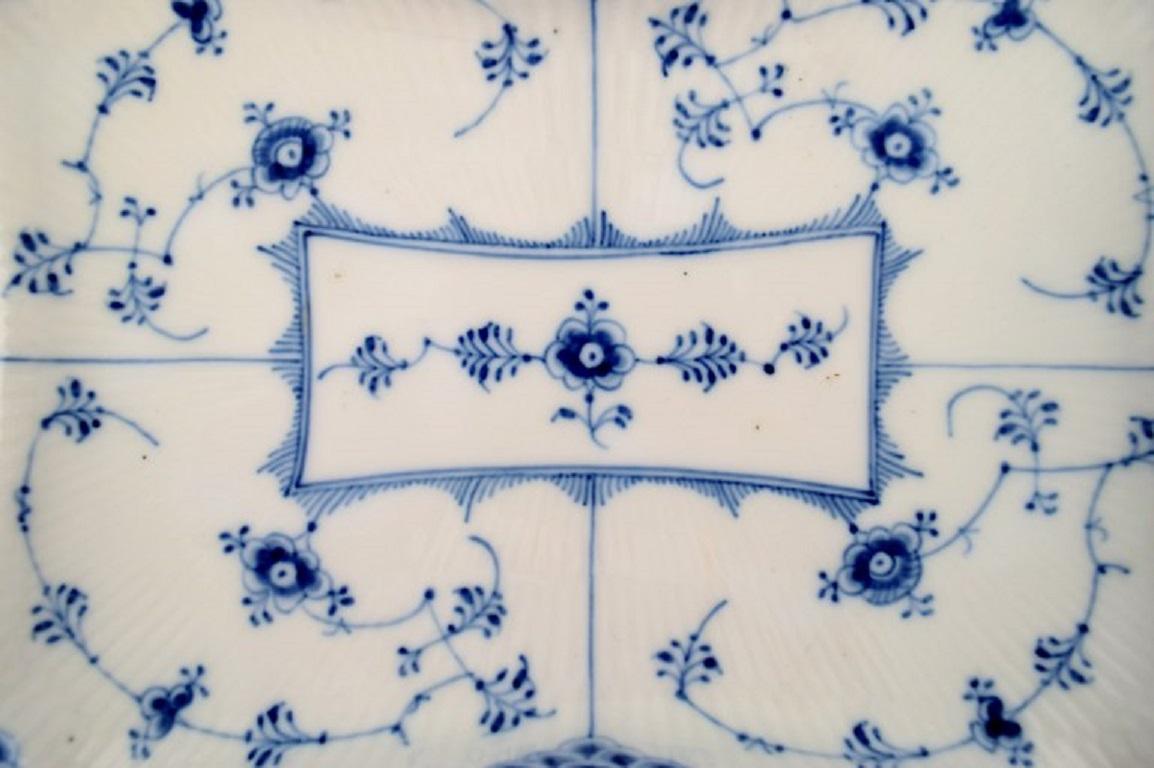 Royal Copenhagen blue fluted full lace tray in porcelain. Model number 1/1195.
Measures: 24.5 x 17 x 3 cm.
In perfect condition.
Stamped.
1st factory quality.