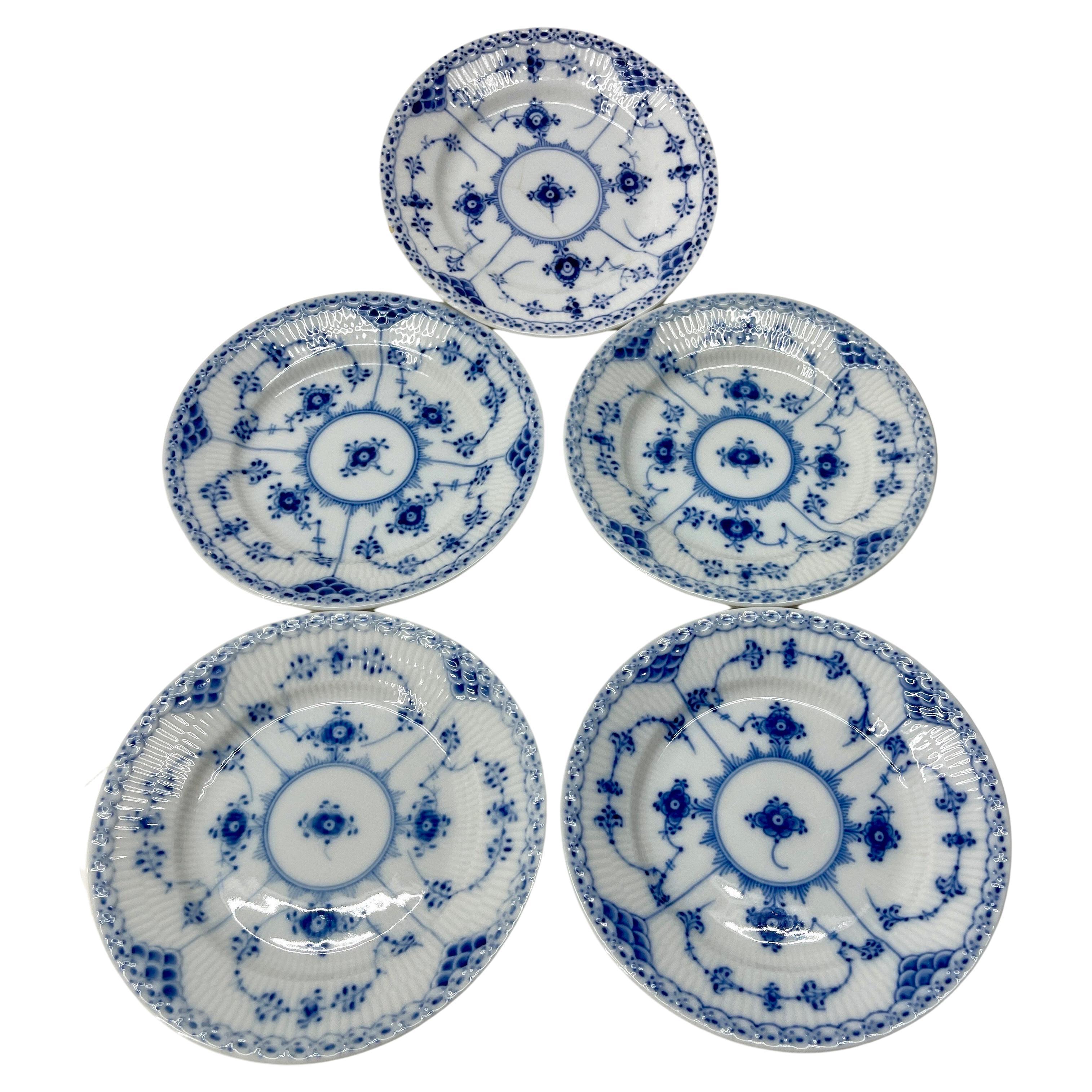 Royal Copenhagen 575 Blue Fluted Half Lace Dessert Plate

Dessert plates, number 575 from Royal Copenhagen. Wonderful addition for any collector or start a new collection with these classic blue and white patterned plates. 
