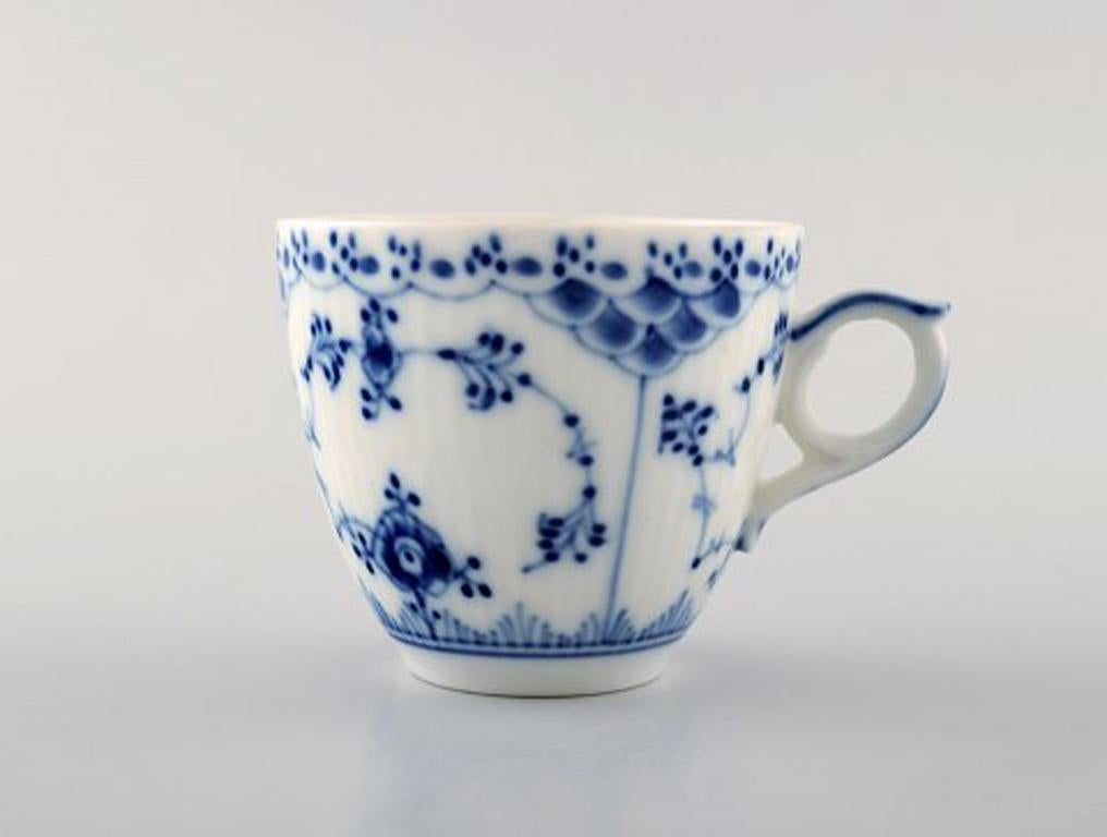 Royal Copenhagen blue fluted half lace coffee cup and saucer.
Number 528.
In very good condition.
Cup measures: 6.5 cm x 5.5 cm. Saucer measures: 11.5 cm.
Stamped.
5 sets.
1st factory quality.