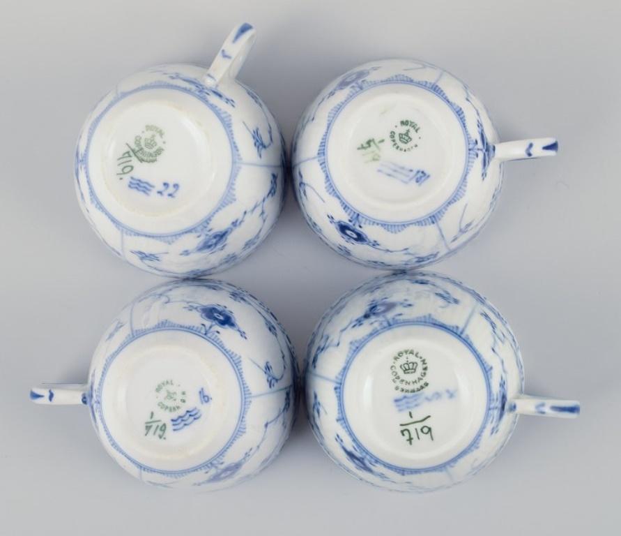 Royal Copenhagen Blau geriffelte halber Spitze. Vier Kaffeebecher mit Untertassen. im Angebot 1