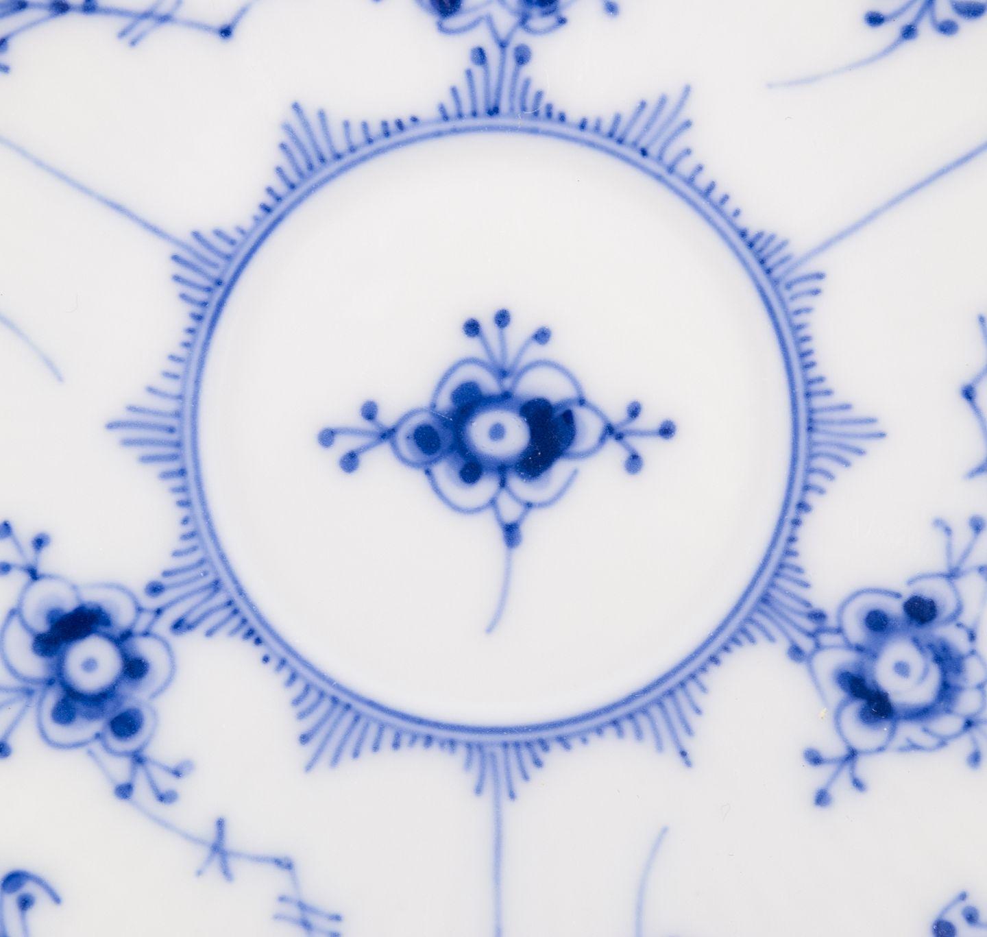 Royal Copenhagen Blue Fluted Half Lace, vier Paare von Kaffeetassen und Untertassen im Angebot 2