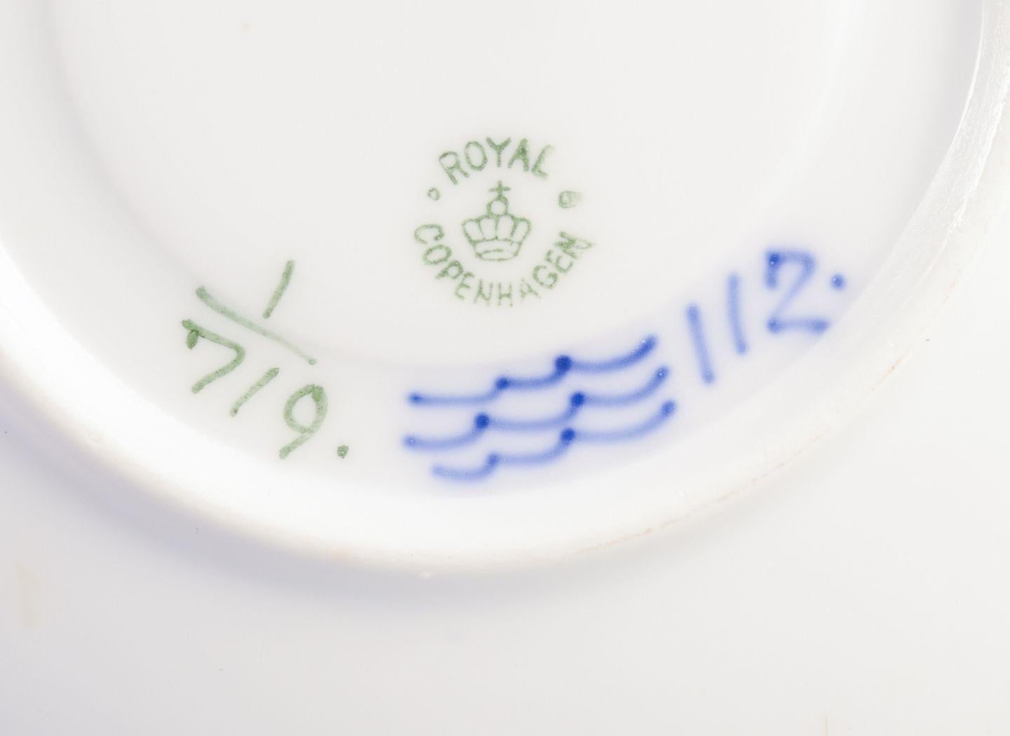 Royal Copenhagen Blue Fluted Half Lace, vier Paare von Kaffeetassen und Untertassen. im Angebot 3