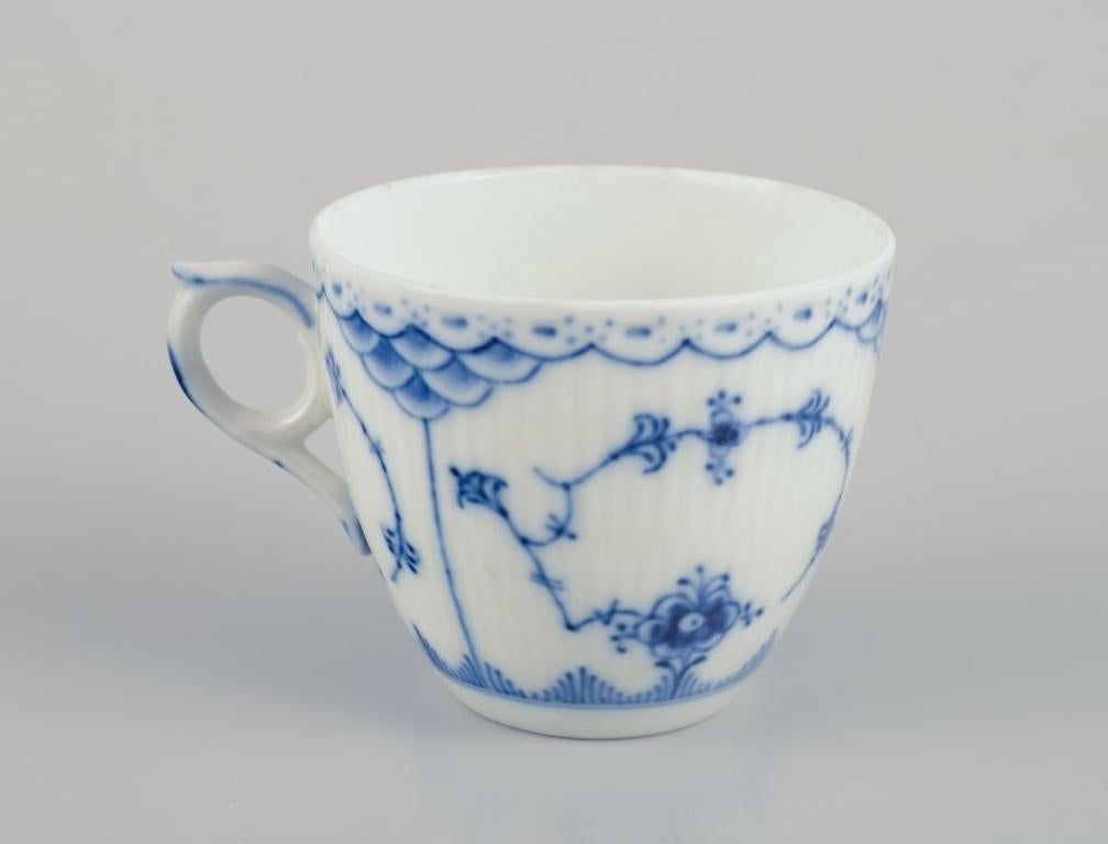 Royal Copenhagen Blue Fluted Half Lace, vier Paare von Kaffeetassen. (Dänisch) im Angebot