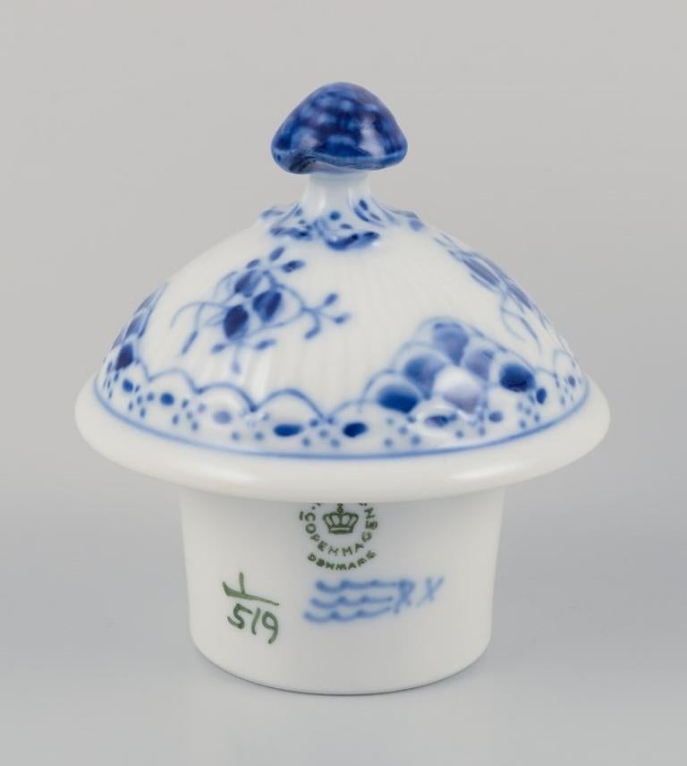Cafetera Royal Copenhagen Azul Acanalada de Media Puntilla, pintada a mano. mediados del siglo XX en venta