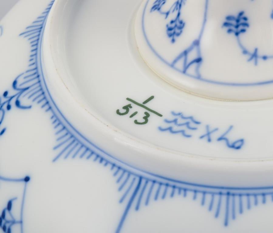 Royal Copenhagen Blue Fluted Half Lace, large centerpiece in porcelain. For Sale 1