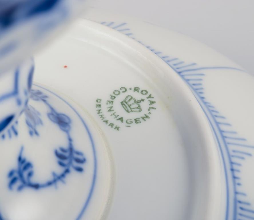 Royal Copenhagen Blue Fluted Half Lace, large centerpiece in porcelain. For Sale 3