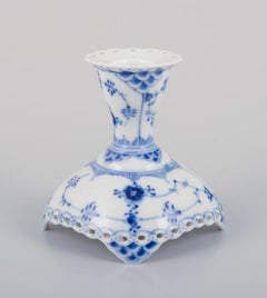 Royal Copenhagen Medio candelabro acanalado azul, candelabro bajo.