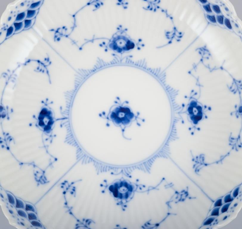 Milieu du XXe siècle Royal Copenhagen, centre de table bas bleu cannelé en porcelaine en vente