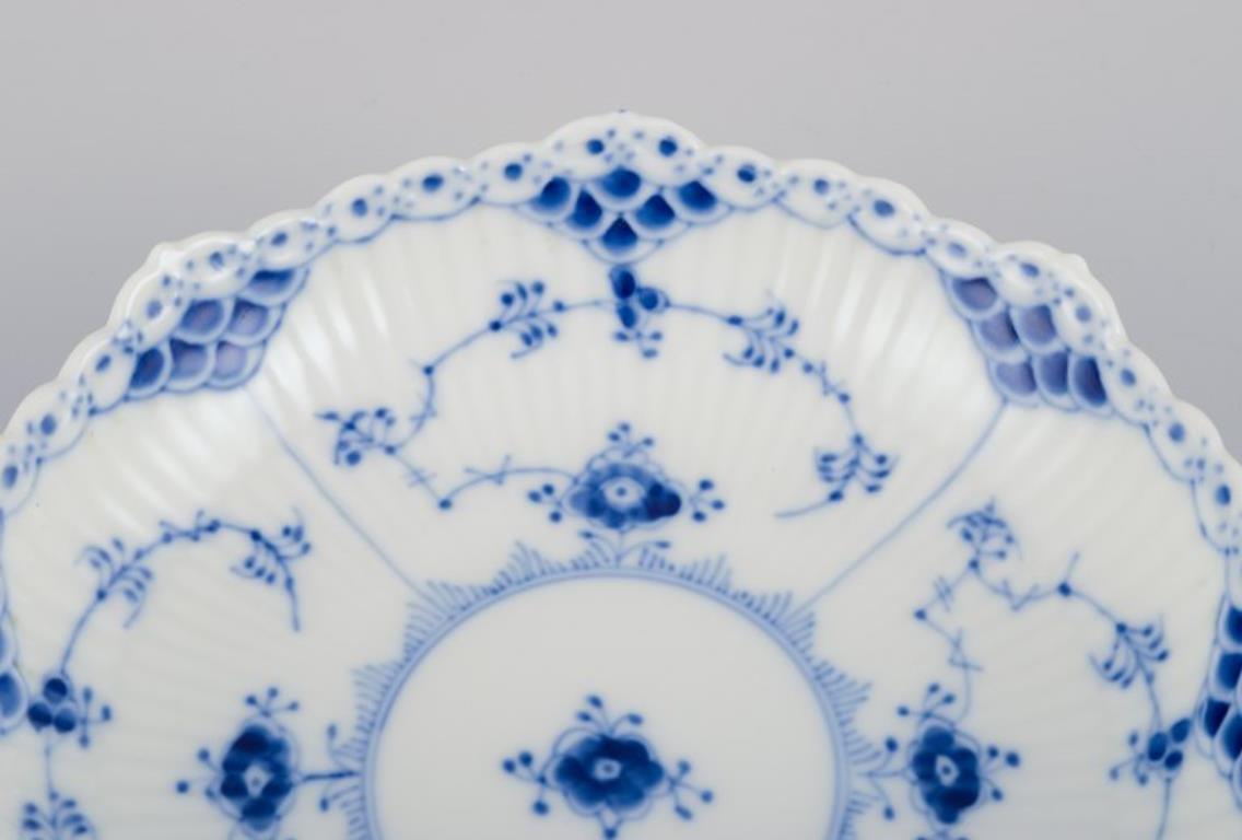 Porcelaine Royal Copenhagen, centre de table bas bleu cannelé en porcelaine en vente