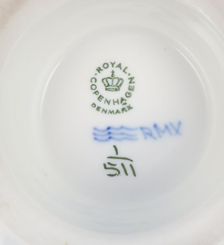 Royal Copenhagen, centre de table bas bleu cannelé en porcelaine en vente 2