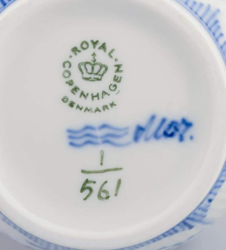 Royal Copenhagen Azul Medio Encaje Acanalado, jarra de leche. Mango con forma de caracol. en venta 1