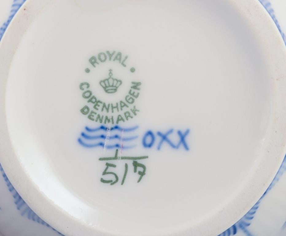 Royal Copenhagen Blue Fluted Half Lace, vaso moka in porcellana. in vendita 1
