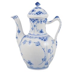 Royal Copenhagen Media Puntilla Acanalada Azul, maceta moka de porcelana.
