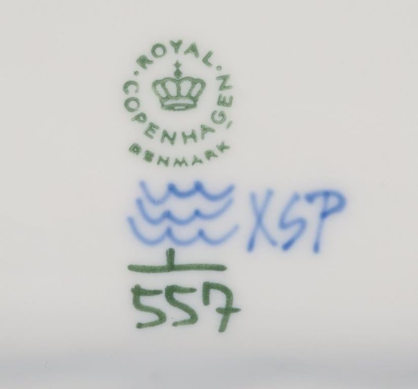 Royal Copenhagen Blue Fluted Half Lace, ciotola a forma di cozza in porcellana. in vendita 2