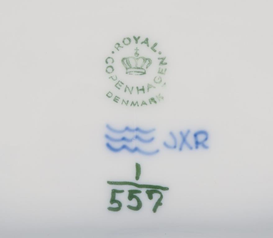 Royal Copenhagen Demi-dentelle cannelée bleue, bol en forme de moule en porcelaine. en vente 3