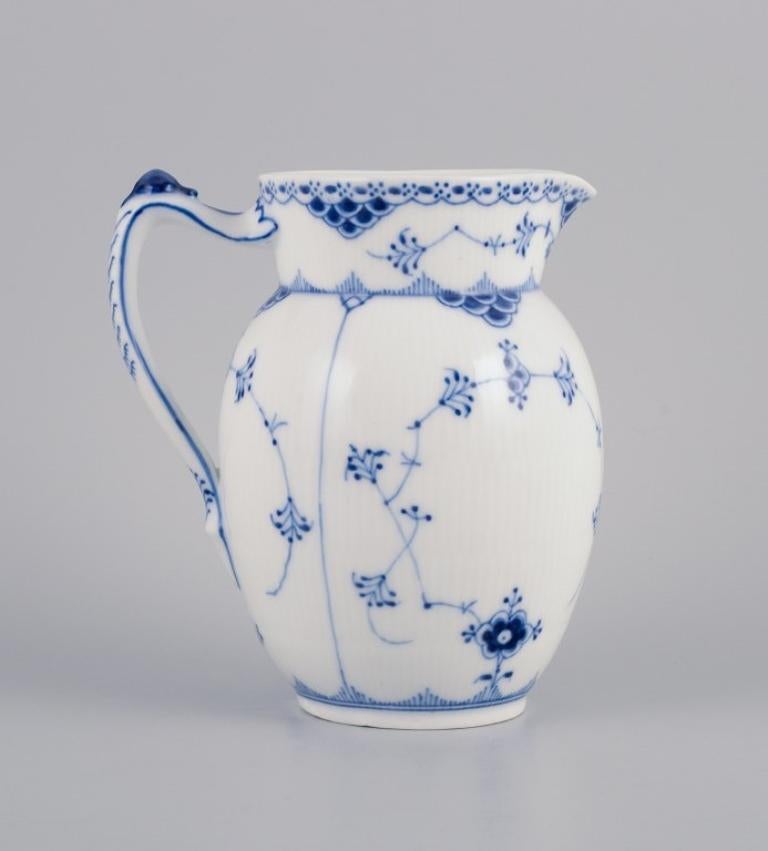 Royal Copenhagen Blue Fluted Half Lace pitcher.
Number: 1/562.
1930s
First factory quality.
In perfect condition.
Dimensions: H 17.8 x D 17.5 cm. incl. handle.

