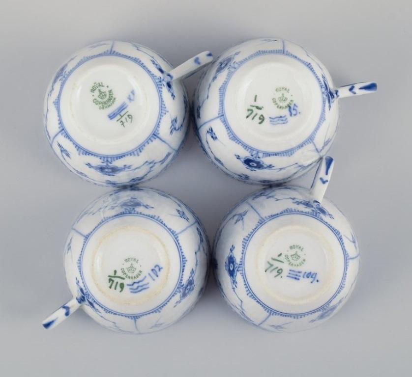 Royal Copenhagen Blau geriffelte halber Spitze. Set aus vier Kaffeebechern mit Untertassen. im Angebot 1