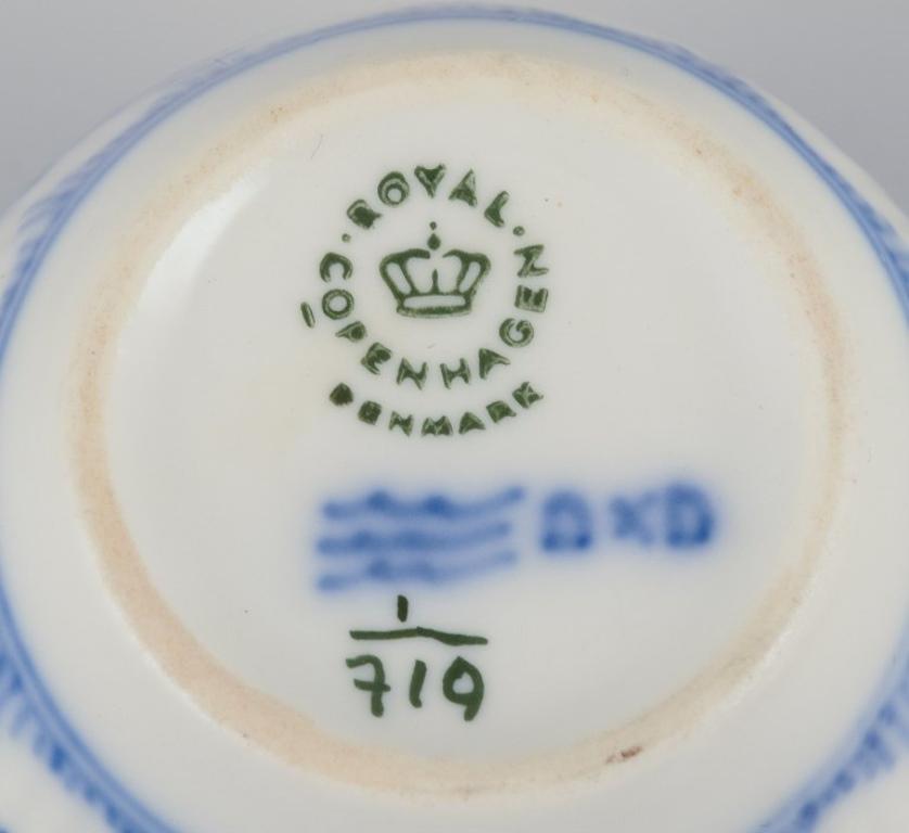 Media puntilla acanalada azul Royal Copenhagen. Juego de cuatro tazas de café con platito. en venta 1