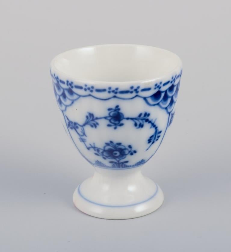 Royal Copenhagen Blue Fluted Half Lace, ein Satz von vier Eierbechern.
Modellnummer: 1/542.
Verabredung: Ca. 1930.
Markiert.
In perfektem Zustand.
Zweite Fabrikqualität.
Abmessungen: H 6,0 cm x T 5,0 cm.
